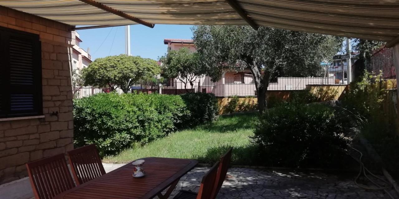 Monolocali E Stanze In A 350 Mt Libera Lido Delle Sirene Affittacamere 2*