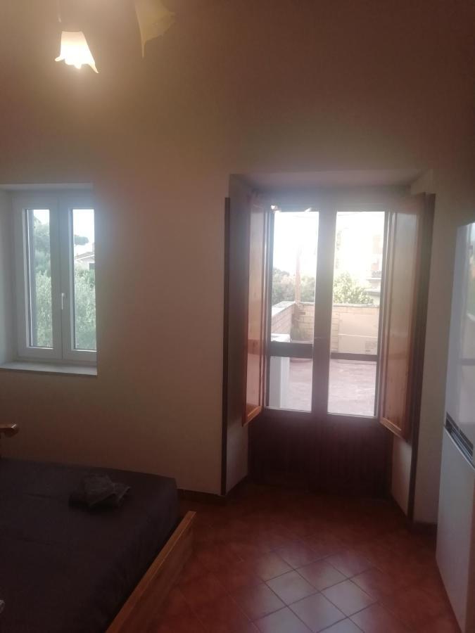 Monolocali E Stanze In A 350 Mt Libera Lido Delle Sirene Affittacamere 2*