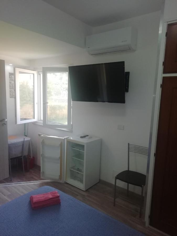Maison d'hôtes Giuliana Stanze Con Bagno Interno In A 350 Mt Spiaggia Libera Lido Delle Sirene