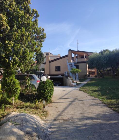 Guest house Giuliana Stanze Con Bagno Interno In A 350 Mt Spiaggia Libera Lido Delle Sirene